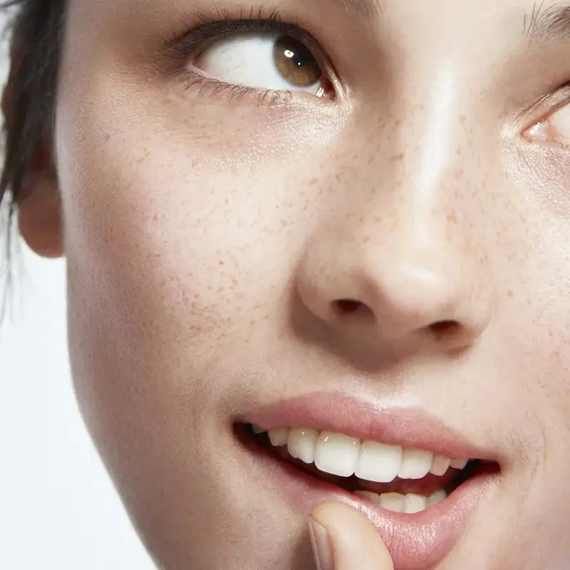 Clinique Moisture Surge Bálsamo Labial, 10 ml