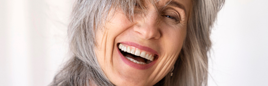 Cuál es el mejor pegamento para prótesis dentales y cómo elegir el más adecuado