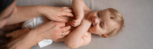 Cuidados para la piel atópica de bebés en verano