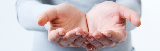 ¿Cómo cuidar las manos agrietadas por el frío?