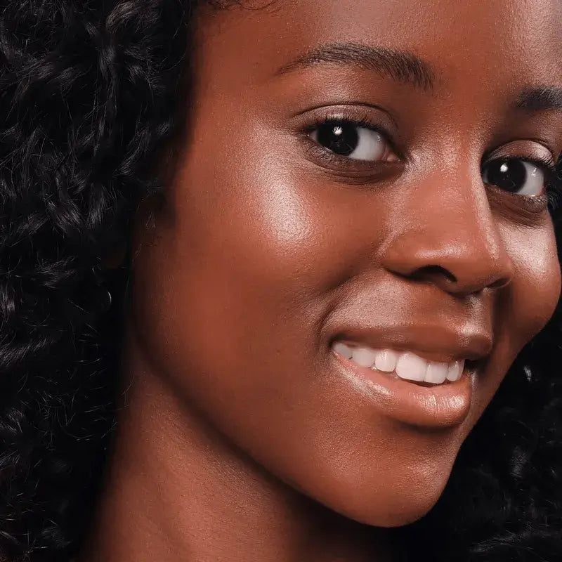 Essence Iluminador Soft Touch Bouncy Glow 30 , 4 gr