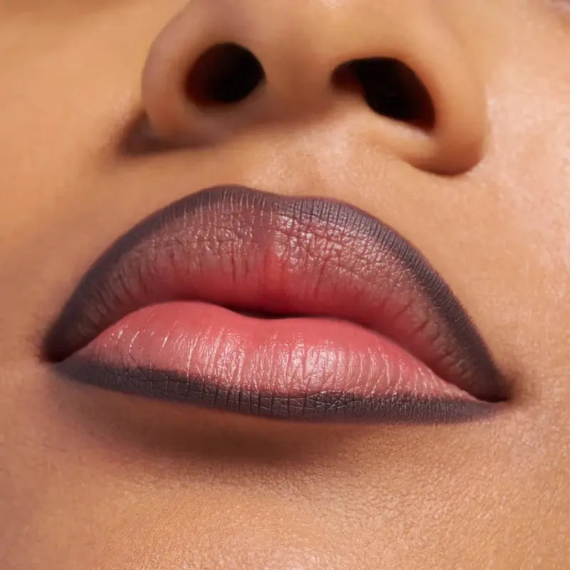 Essence Perfilador De Labios 8H Matte Comfort 22, 0,3 g