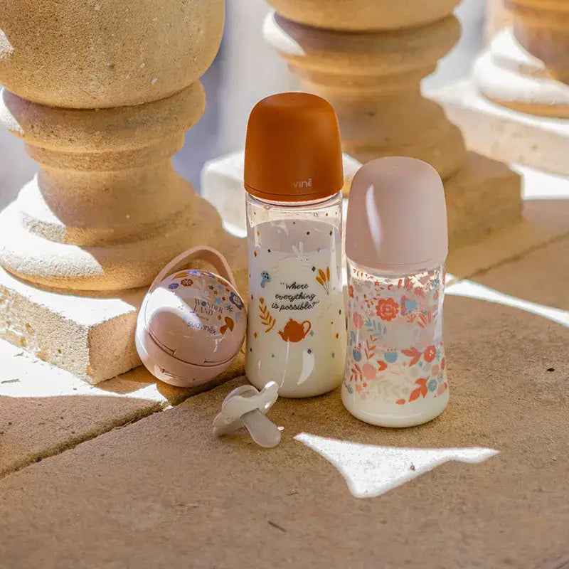 Suavinex Biberón 270 Ml, Flujo Medio (M), +3 Meses, Wonderland Flores Rosa