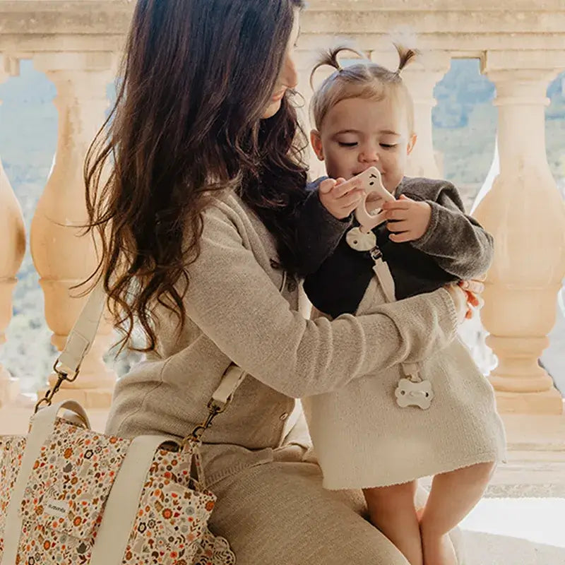 Suavinex Set Regalo Recién Nacido: Biberones + Chupete + Dosificador + Portachupetes + Chupetero, Wonderland Beige